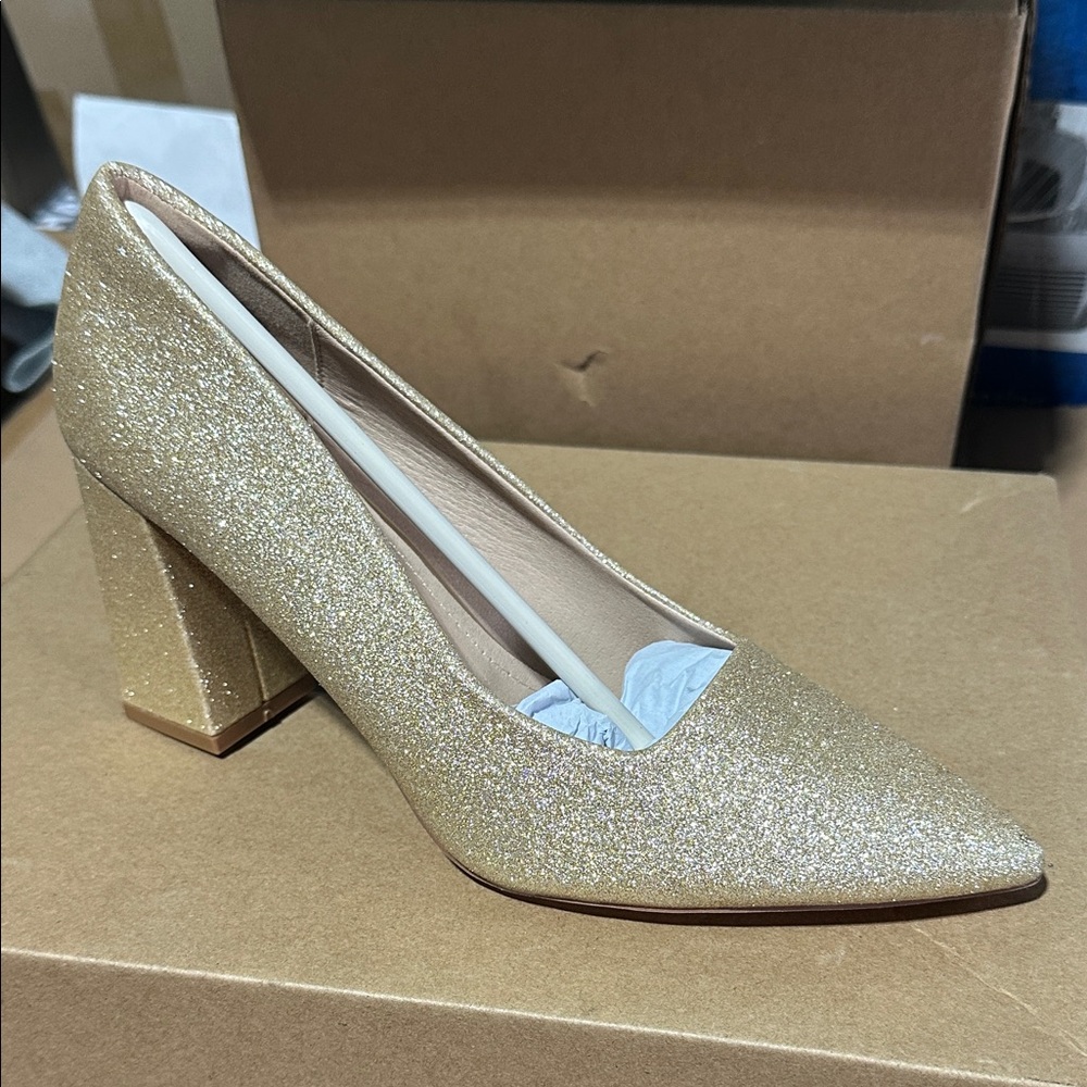 Elegant Gold Glitter Pumps